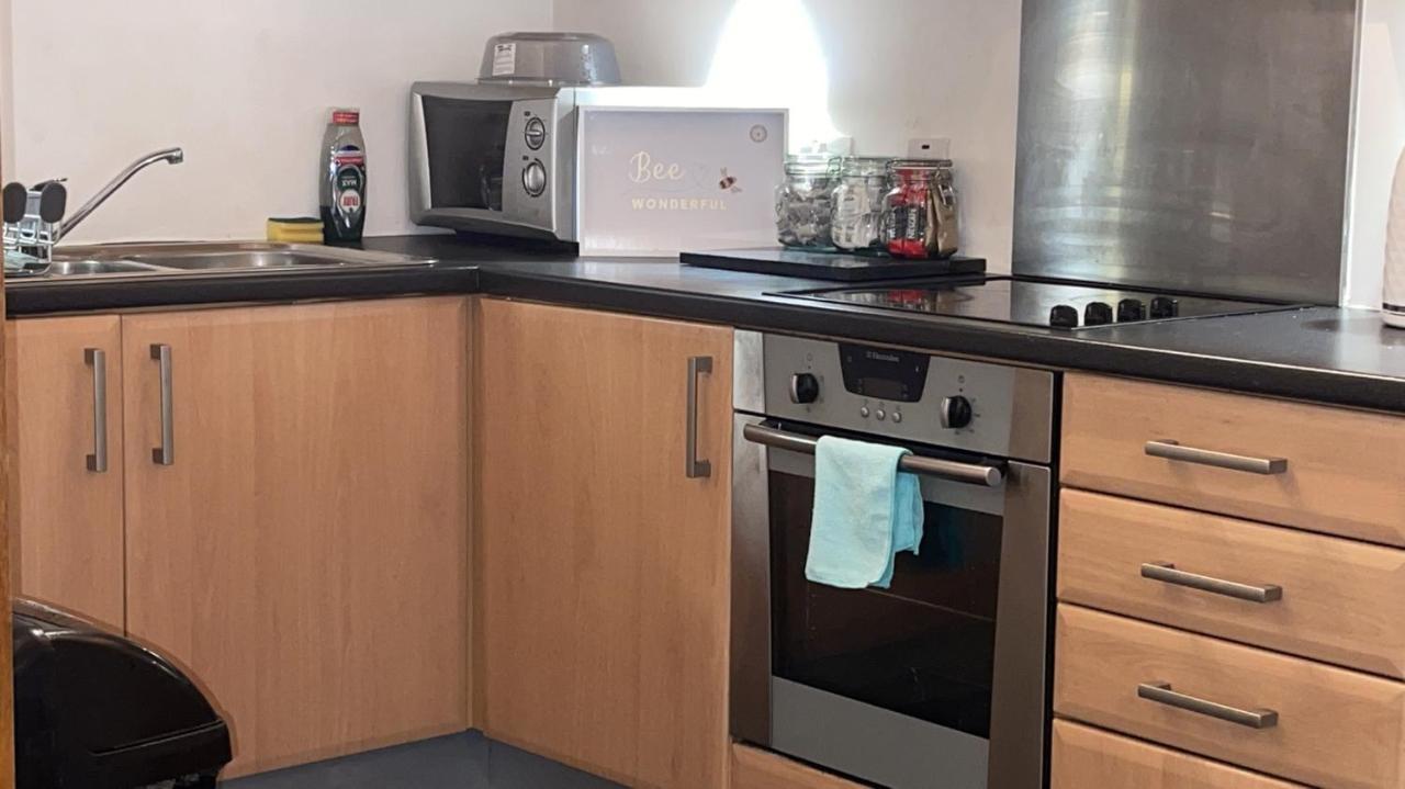 Luxury 1 Bed With Parking Apartment