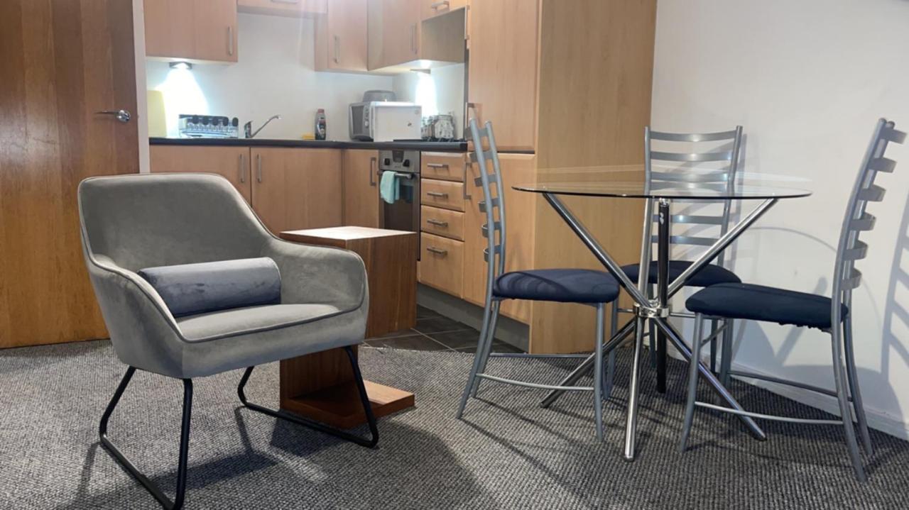 Luxury 1 Bed With Parking Apartment